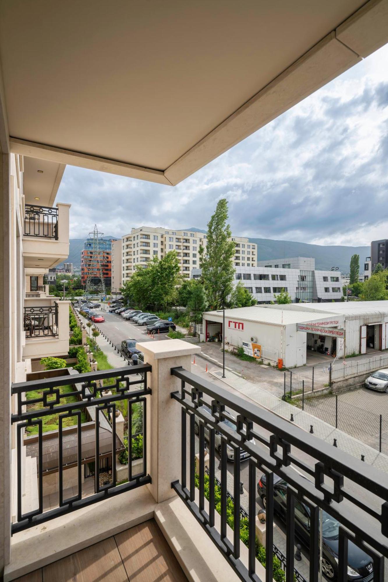 Stylish Urban Haven With Dedicated Parking Spot By Flat Mаnager Apartment Sofia